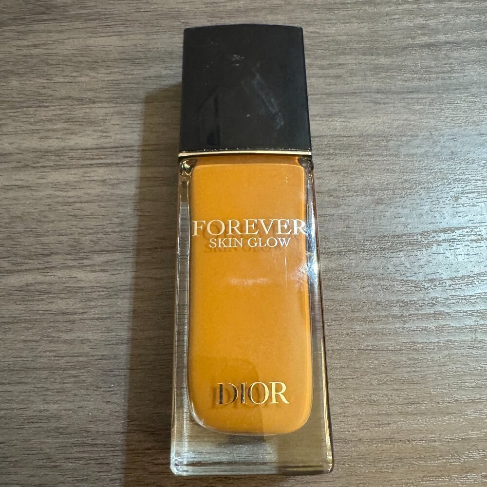Dior Forever Skin Glow Foundation in shade 5W with sunscreen in it